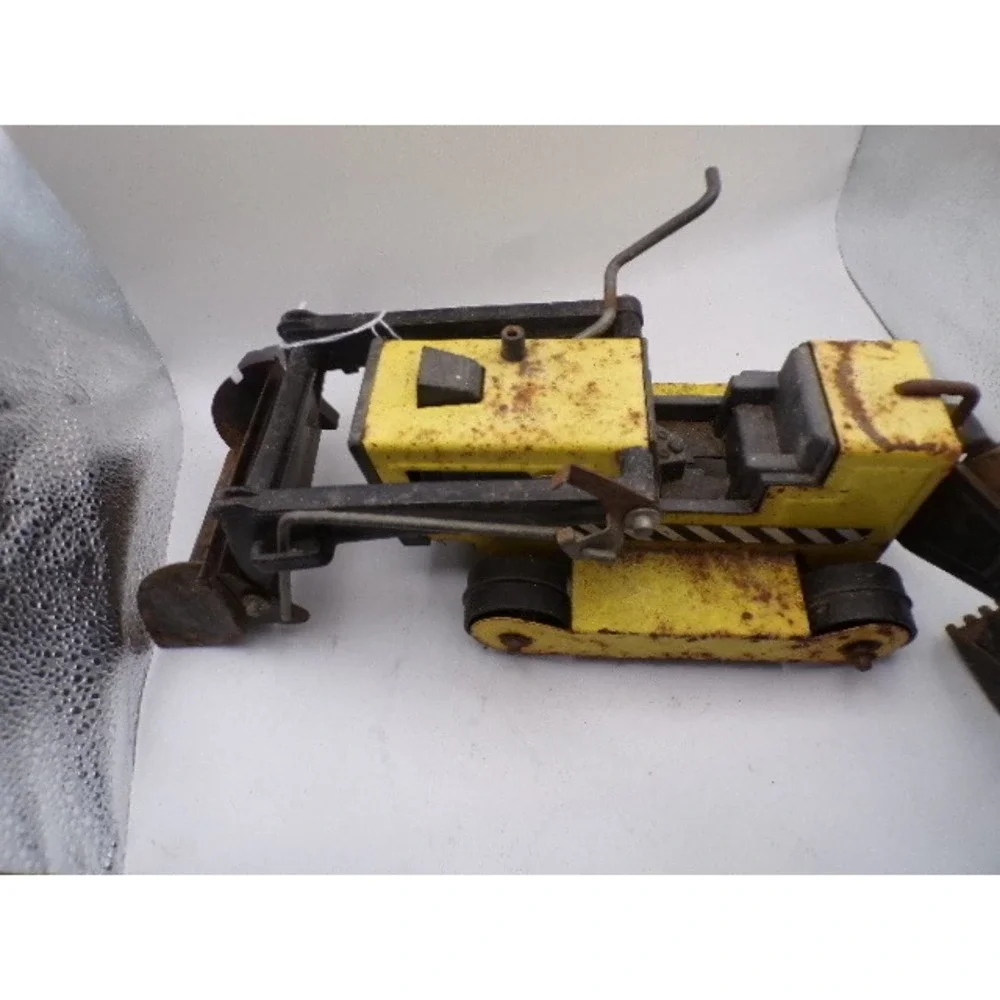 Vintage Yellow Pressed Steel Construction Toy Excavator Tractor Crawler‎